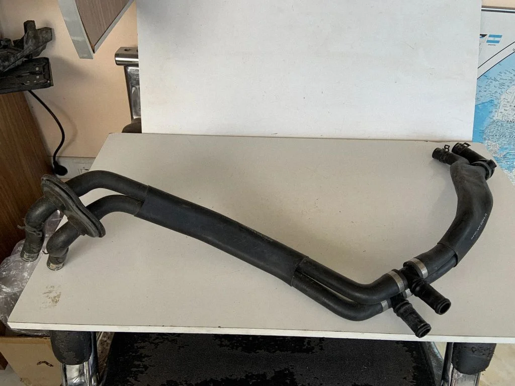 Engine coolant pipe/hose 4M2819350