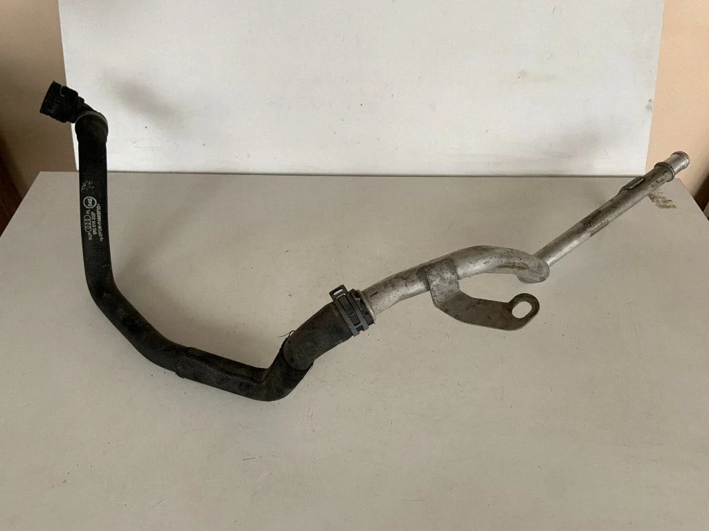 Motora dzesēšanas caurule (-es)/šļūtene (-es) 8R0819377D