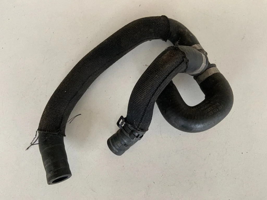 Engine coolant pipe/hose 06E121030B