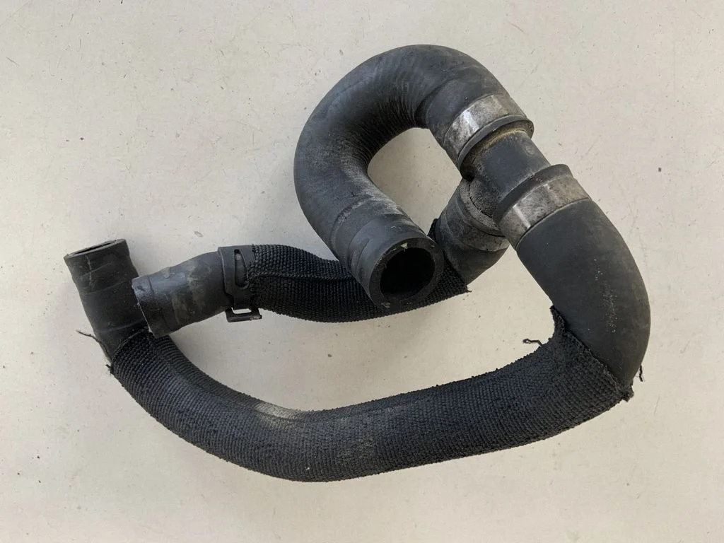 Engine coolant pipe/hose 06E121030B