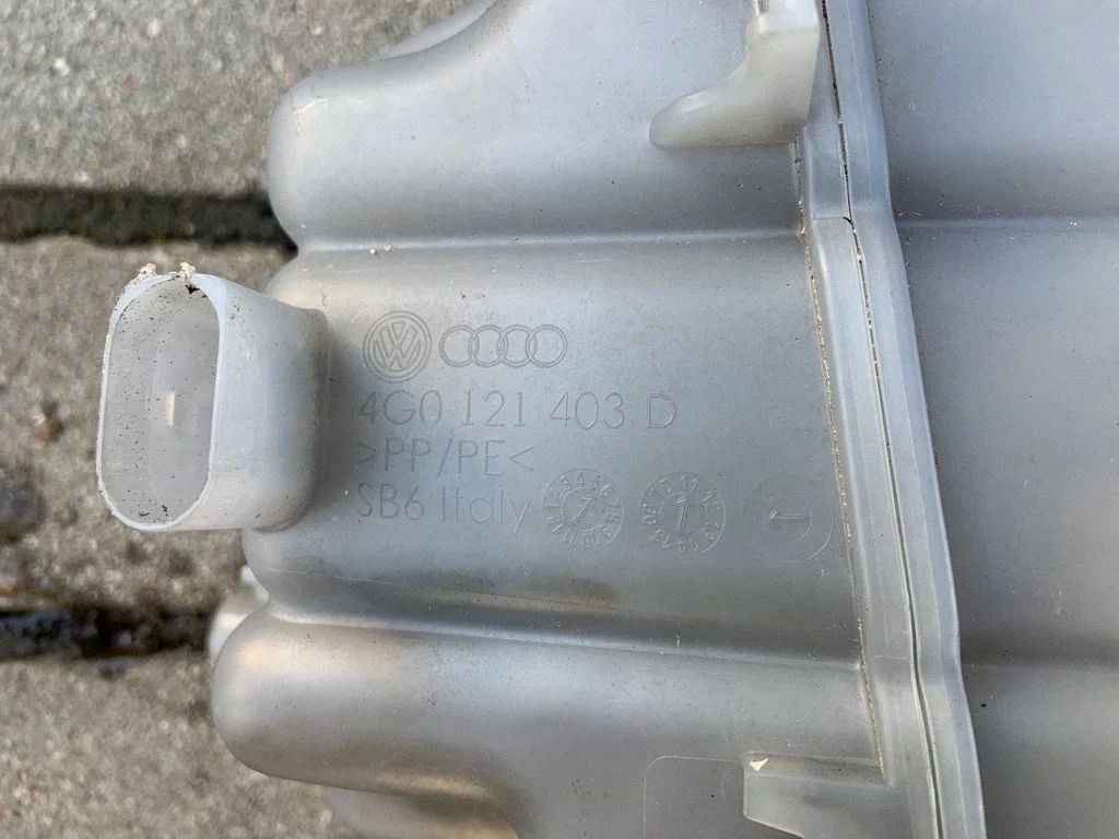 Coolant expansion tank/reservoir 4G0121403D