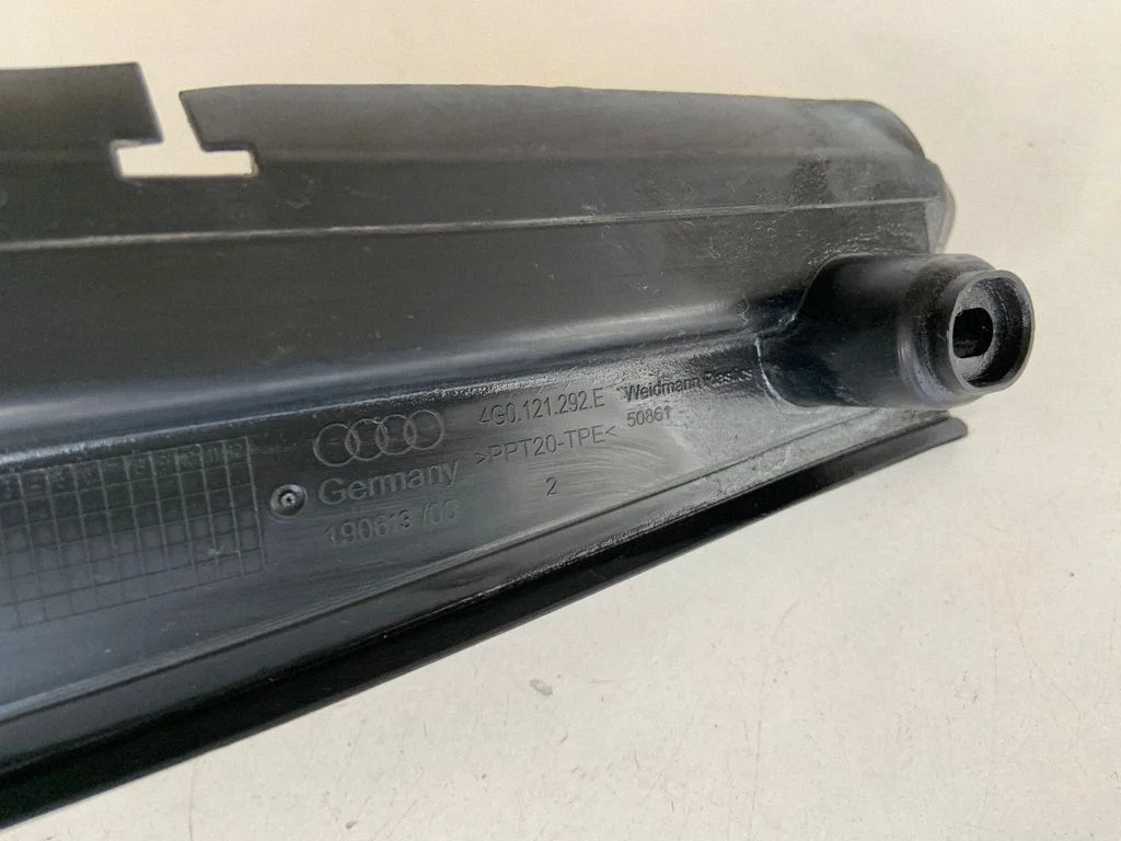 Intercooler air guide/duct channel 4G0121292E