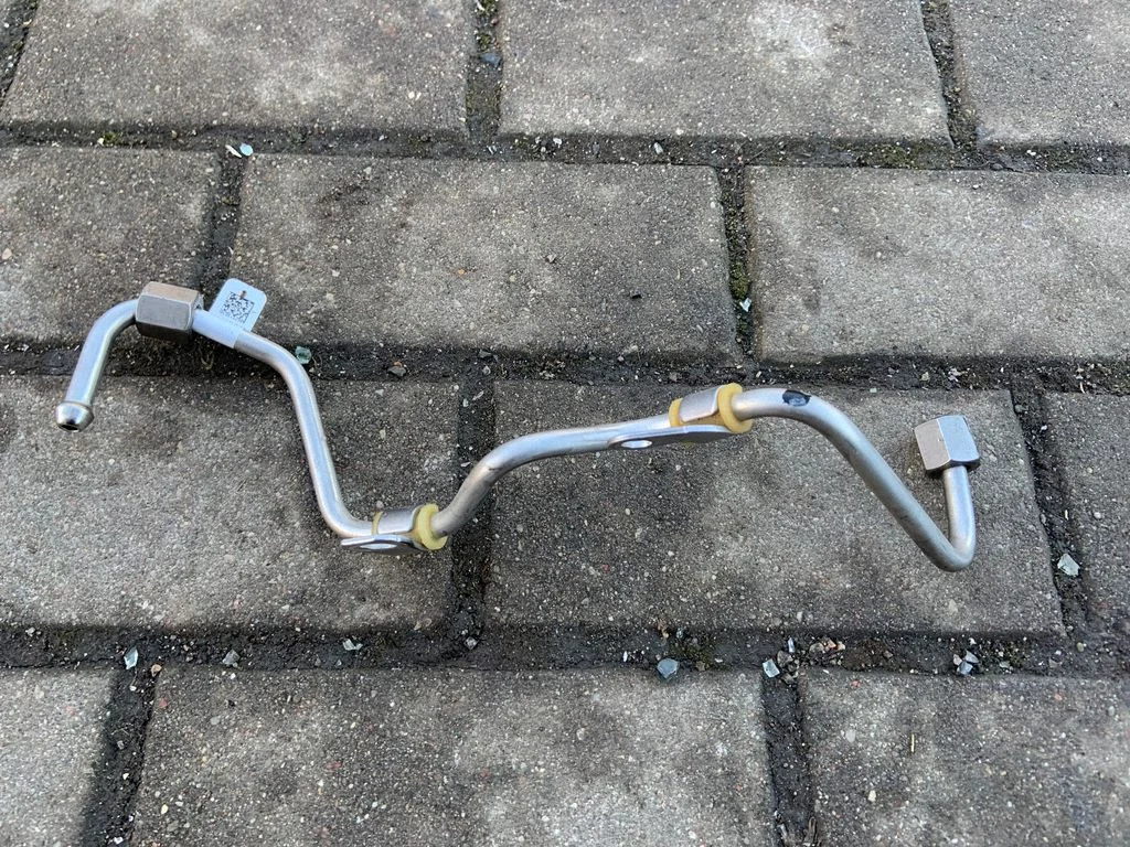 Fuel line pipe EJ7E9J323CB