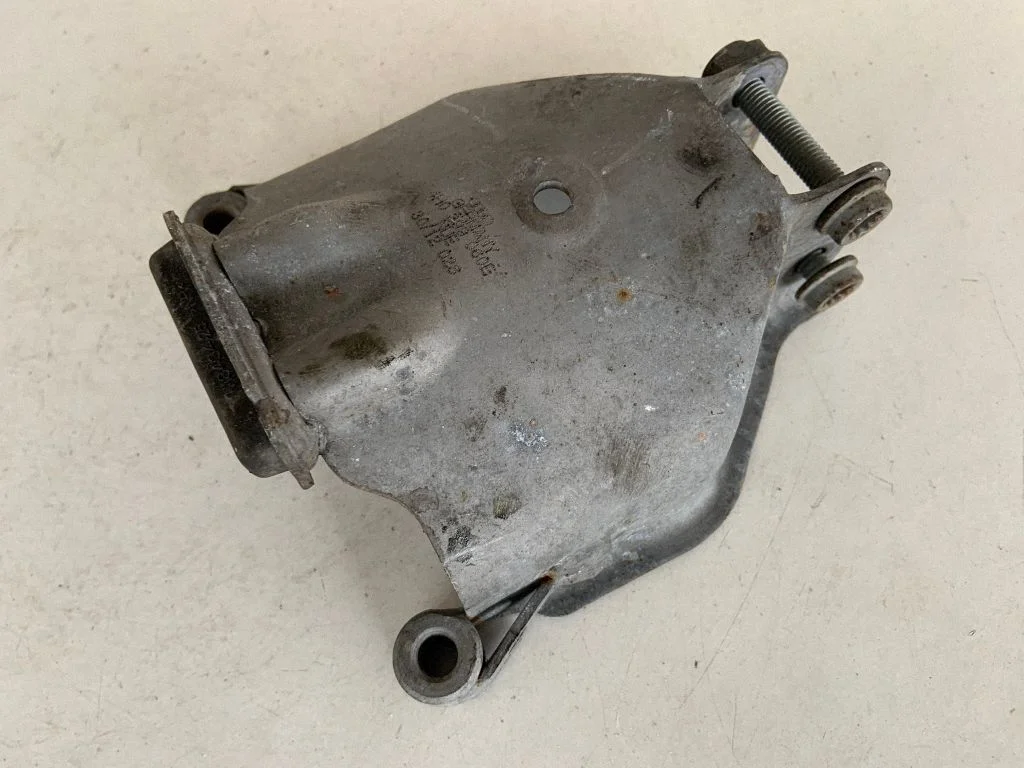 Engine mounting bracket 4H0399060E