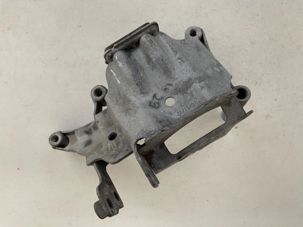 Engine mounting bracket 4H0399059E