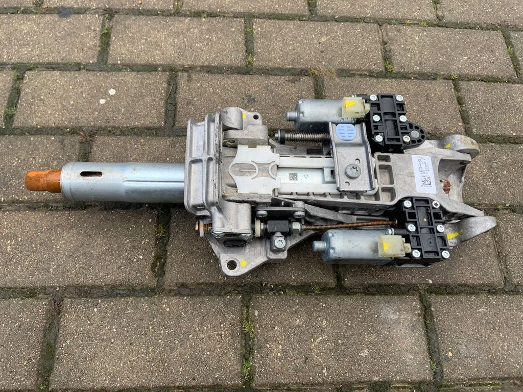 Steering wheel axle A2054603816