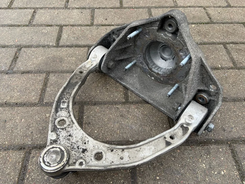 Front lower control arm/wishbone 7L8407021