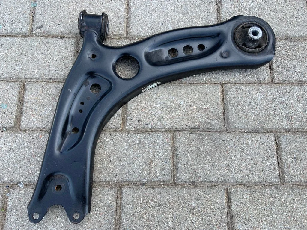 Front lower control arm/wishbone 5Q0407151J