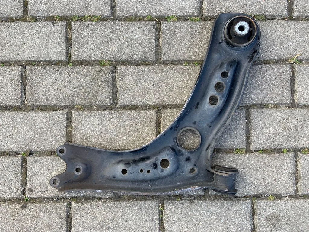 Front lower control arm/wishbone 5Q0407151J