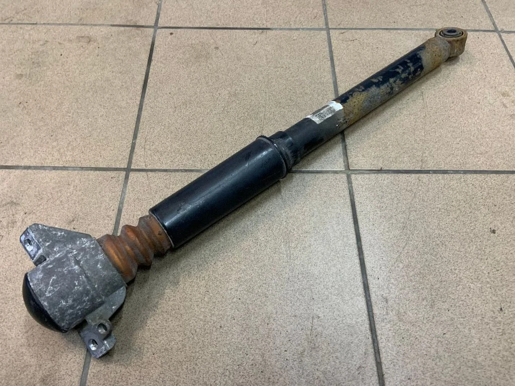 Tagumine amortisaator 8T0513035AB