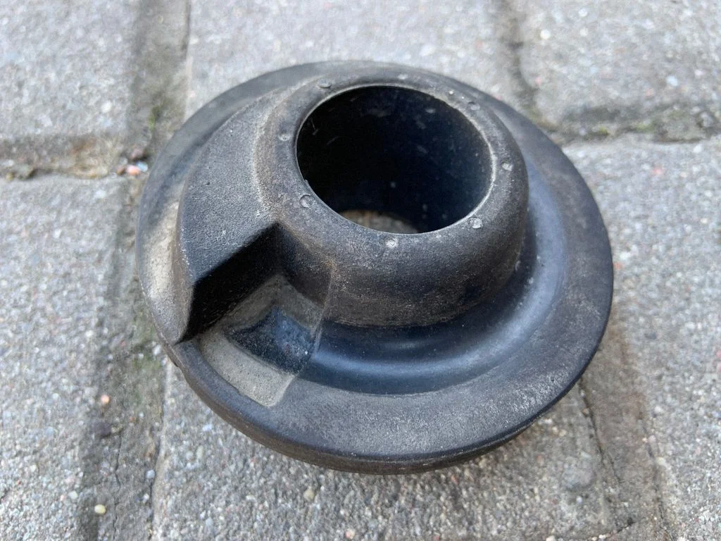 Galinė spyruoklės guminė atrama