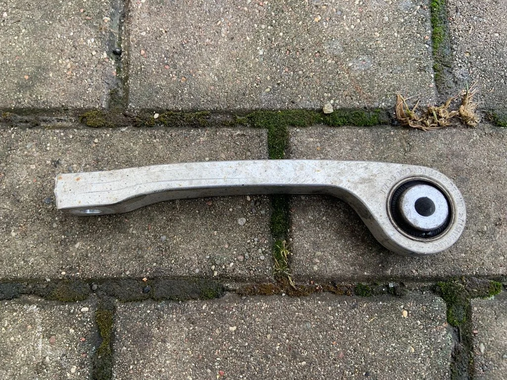 Tagumine stabilisaatori varras 8W0505465B
