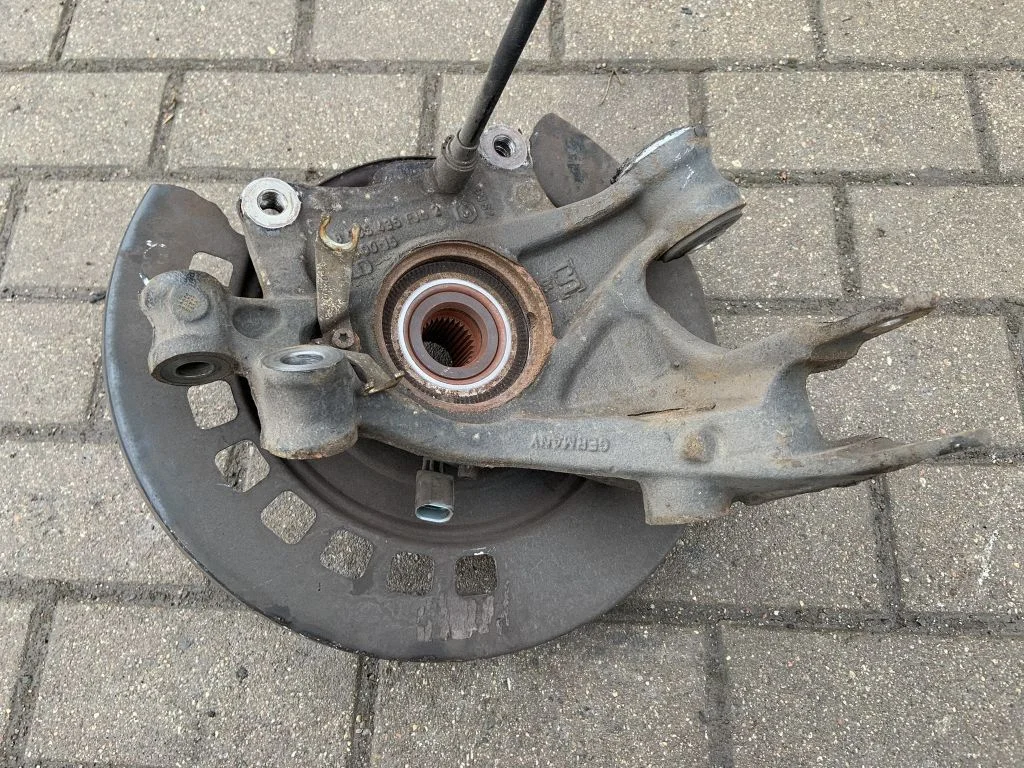 Rear wheel hub 7L8505435