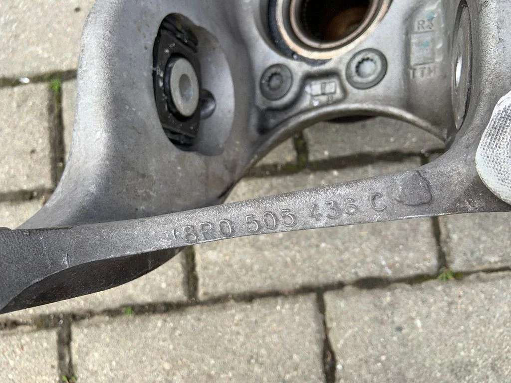 Tagumine rumm 8R0505432F