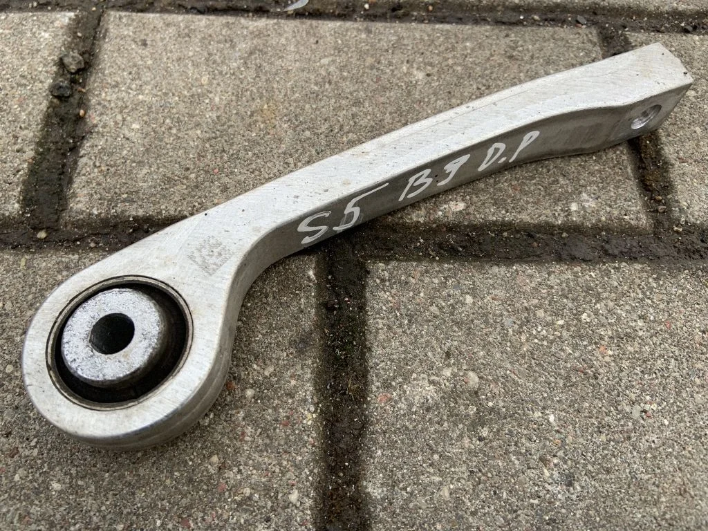 Tagumine stabilisaatori varras 8W0505465B