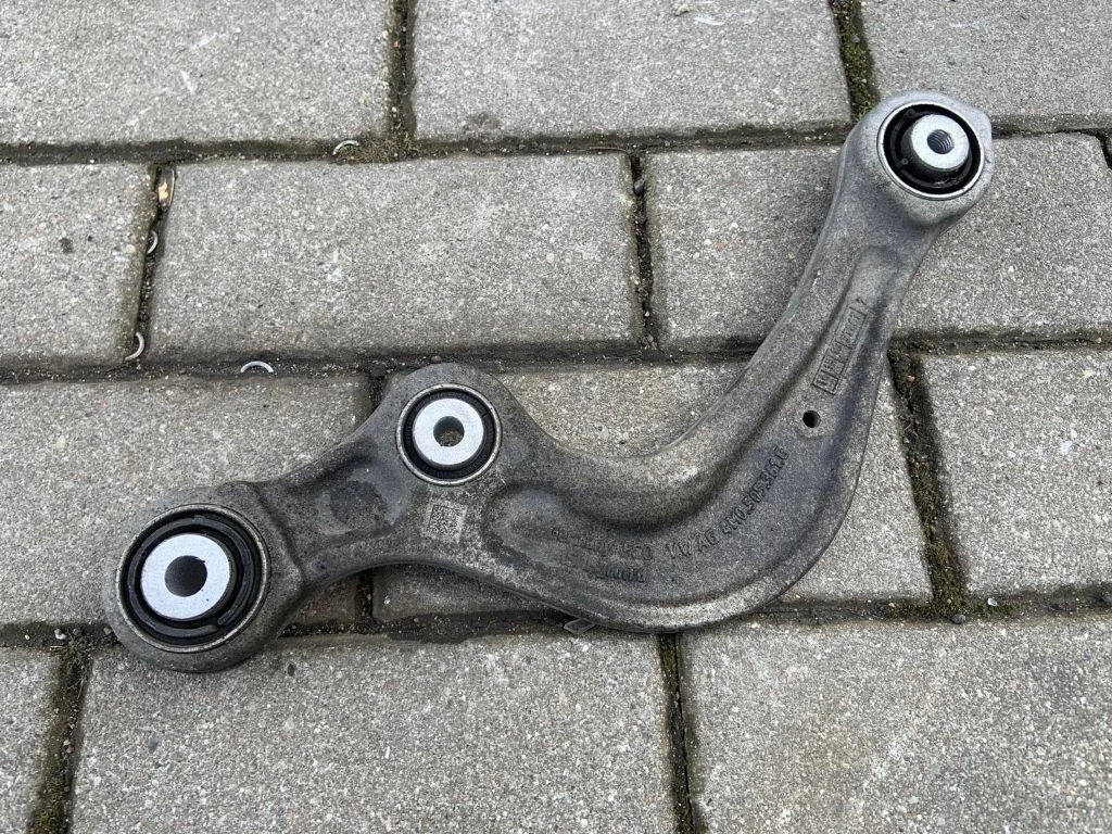 Tagumine õõtshoob 4M0505323G