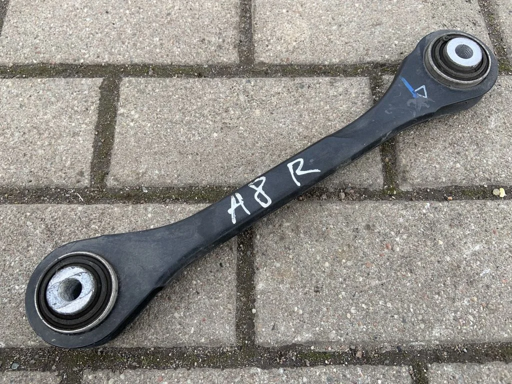 Tagumine õõtshoob – Audi A8 S8 D4 4H (2010-2016)