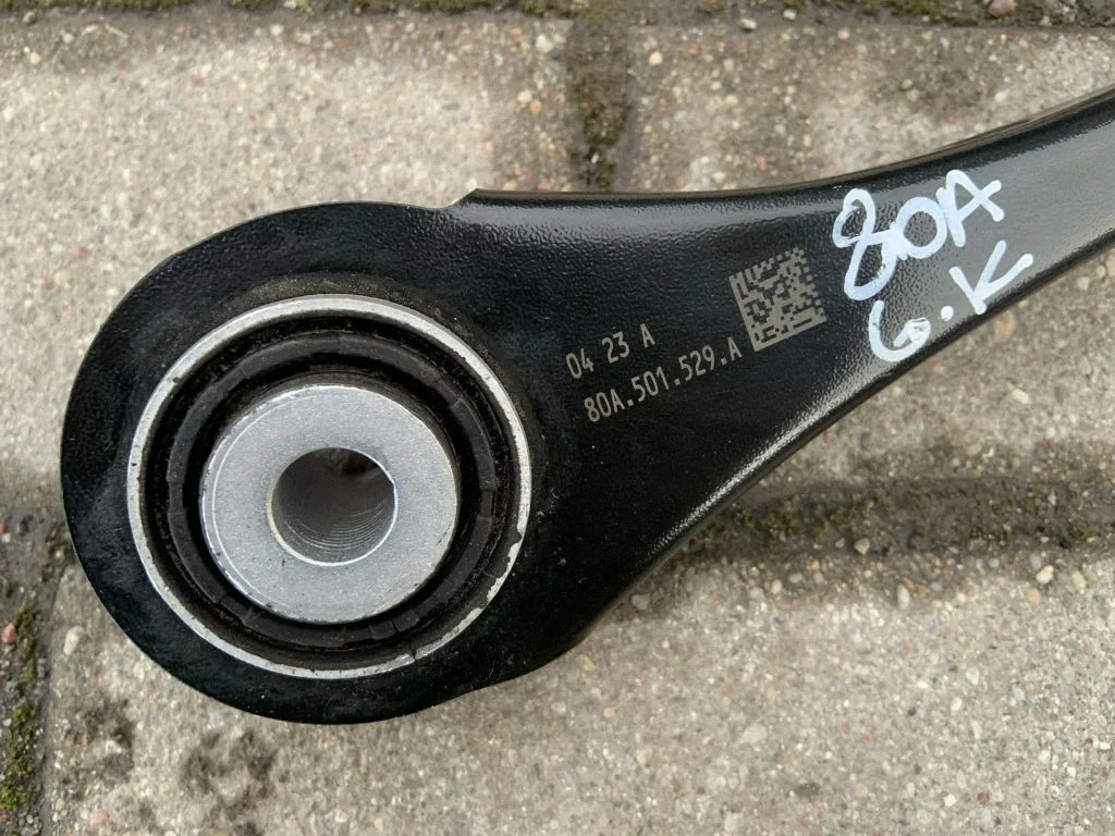 Aizmugurējā svira 80A501529A