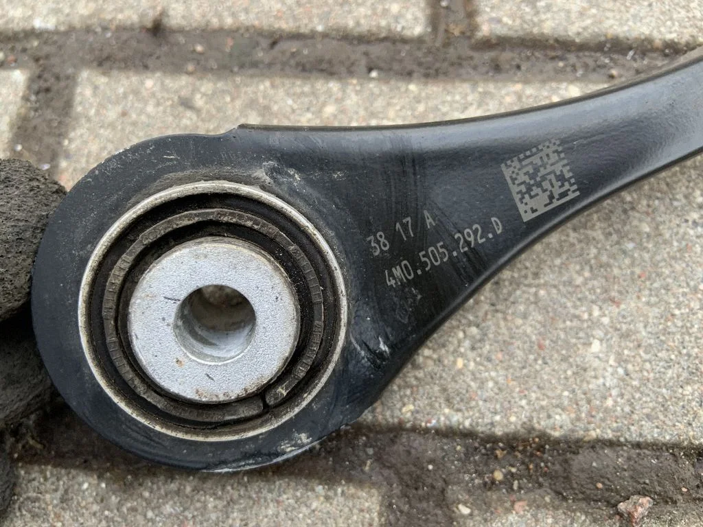 Tagumine õõtshoob 4M0505292D
