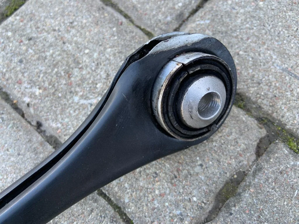 Tagumine õõtshoob 4M0505291D