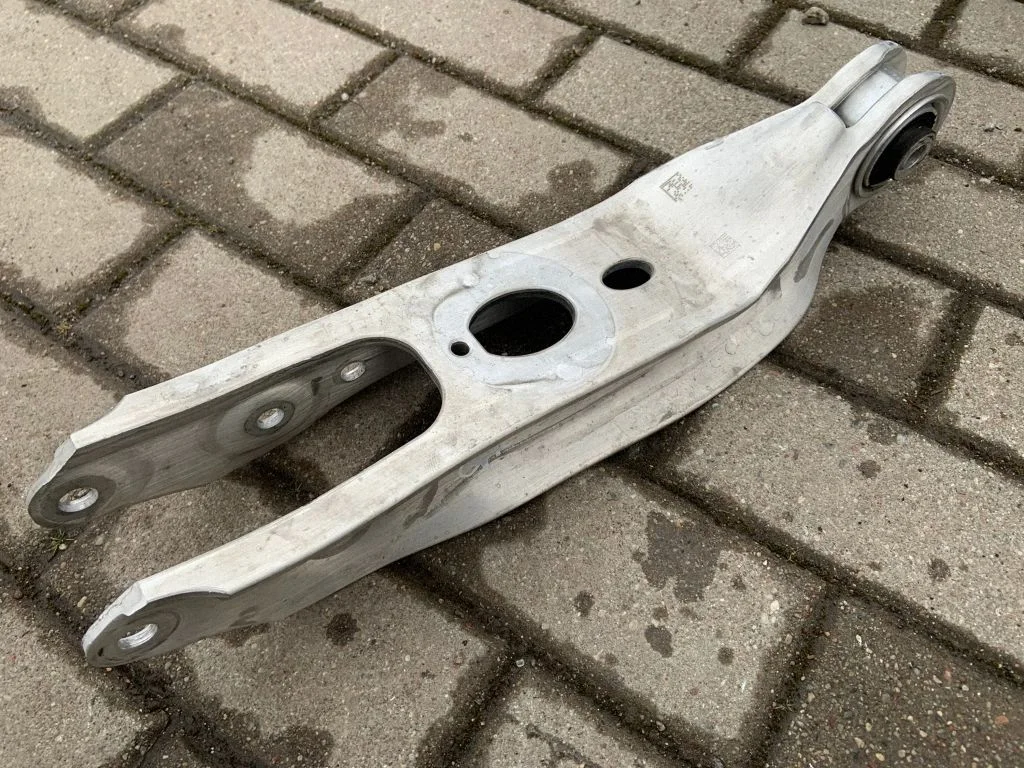 Aizmugurējā svira (dakša) 80A505311B