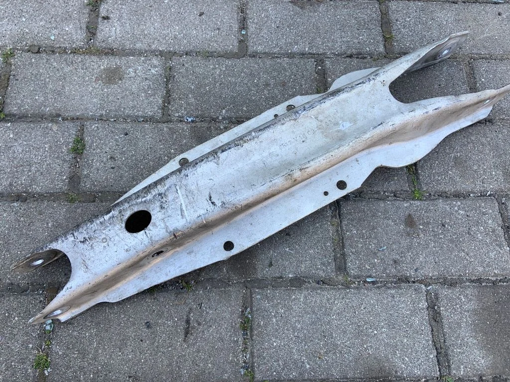 Tagumine ülemine õõtshoob A2463520202