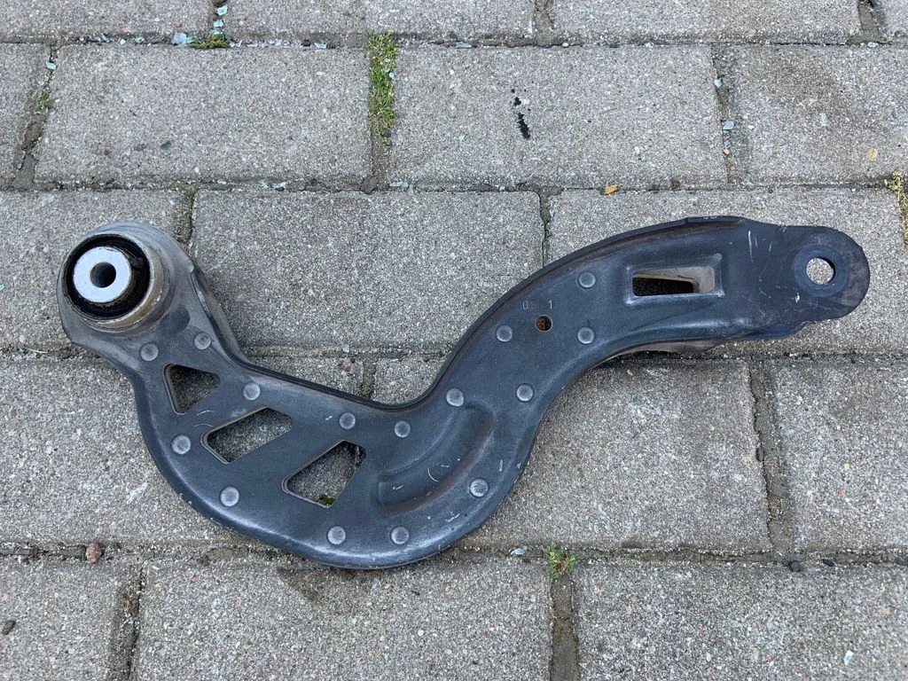 Tagumine ülemine õõtshoob – Mercedes-Benz CLA-klass C117 X117 W117 (2013-2019)