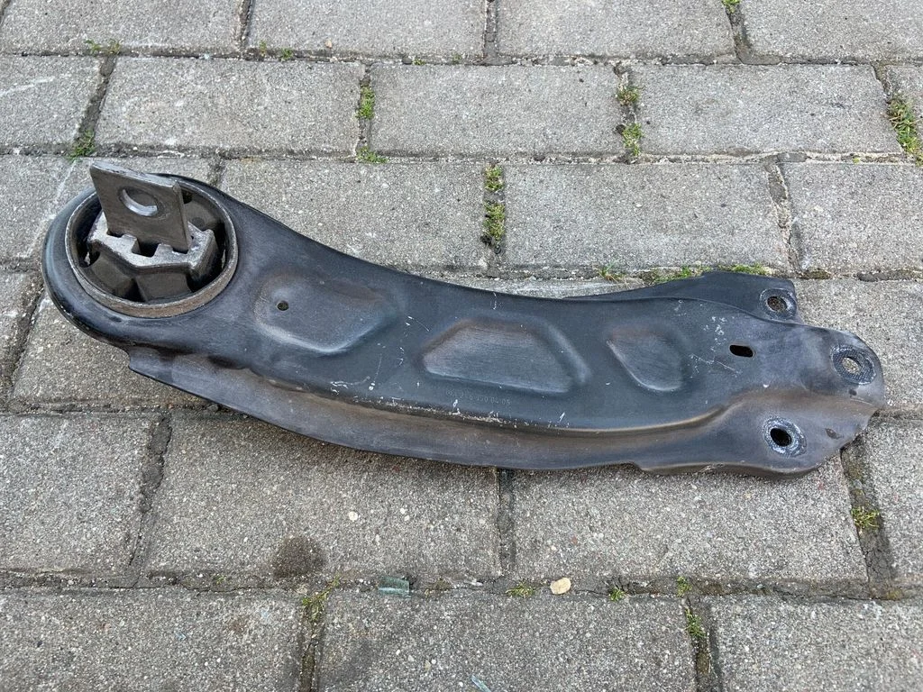 Tagumine ülemine õõtshoob – Mercedes-Benz CLA-klass C117 X117 W117 (2013-2019)