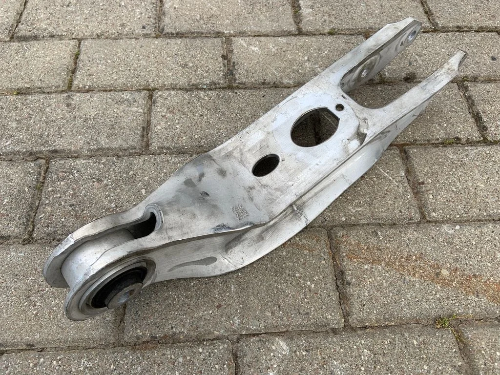 Tagumine ülemine õõtshoob 80A505311B