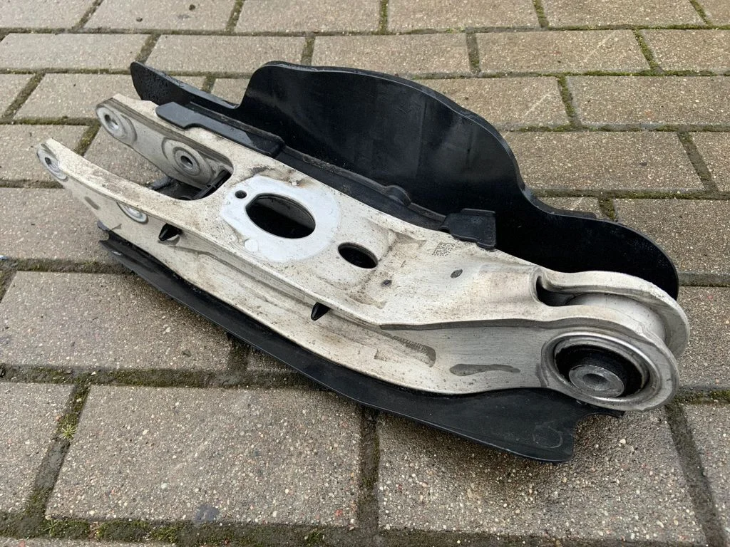 Tagumine ülemine õõtshoob 80A505311A