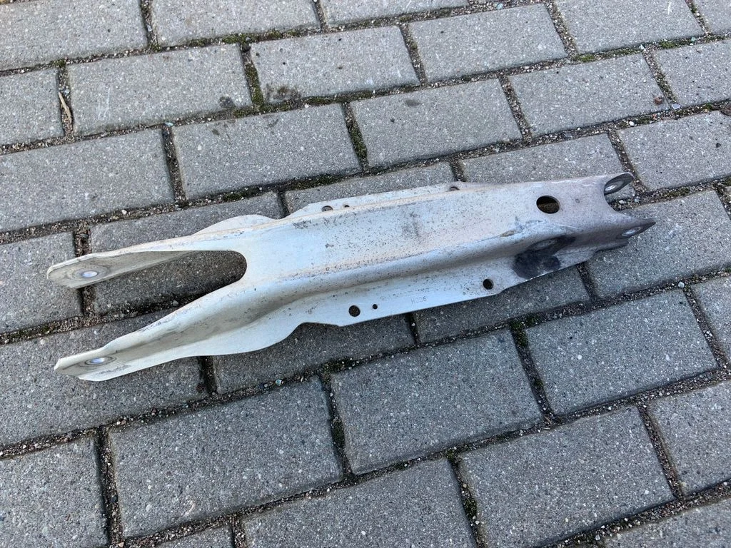 Tagumine ülemine õõtshoob A2463520202