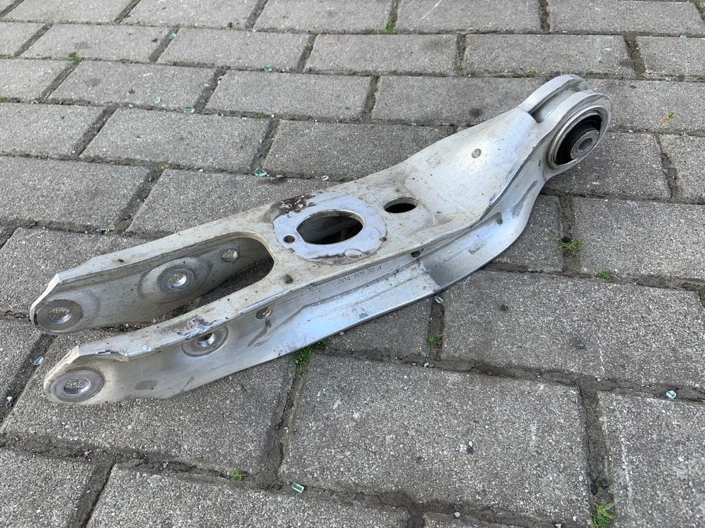 Tagumine ülemine õõtshoob 80A505311A