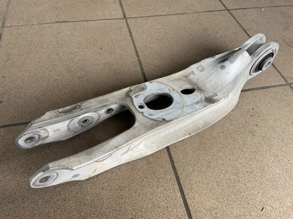 Tagumine ülemine õõtshoob 80A505311A