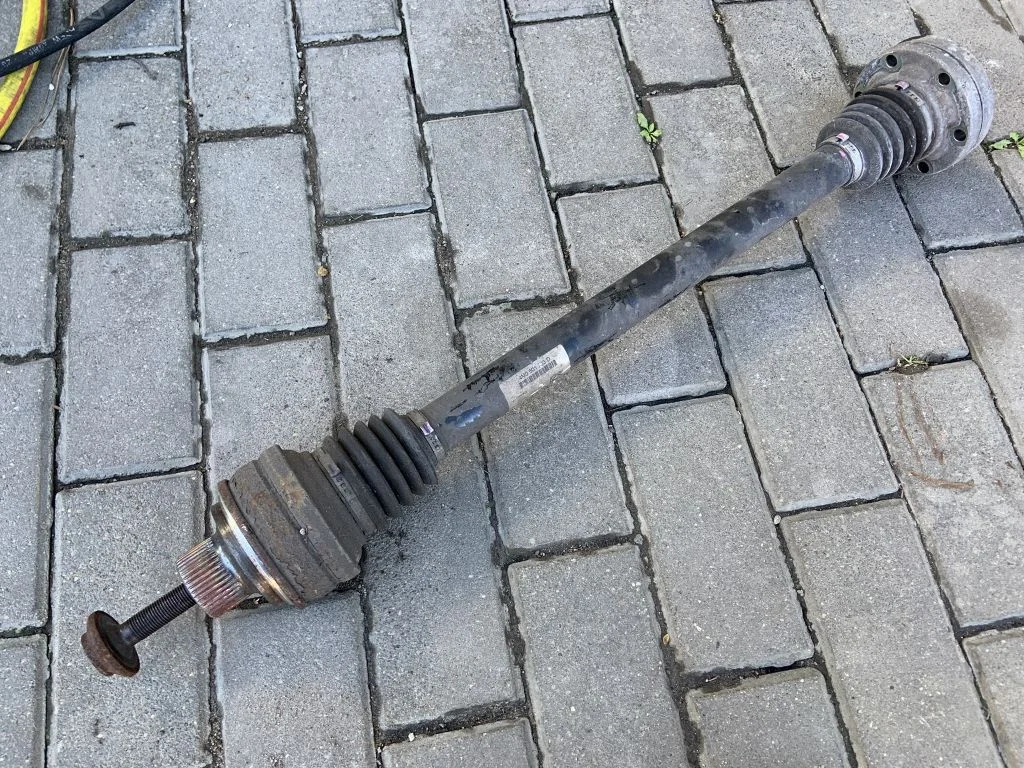Rear driveshaft 4M0501203D