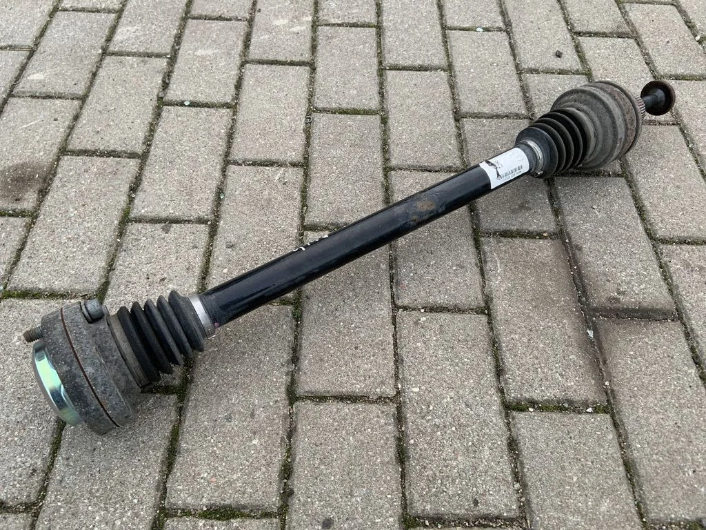 Aizmugurējā pusass 4M0501203D