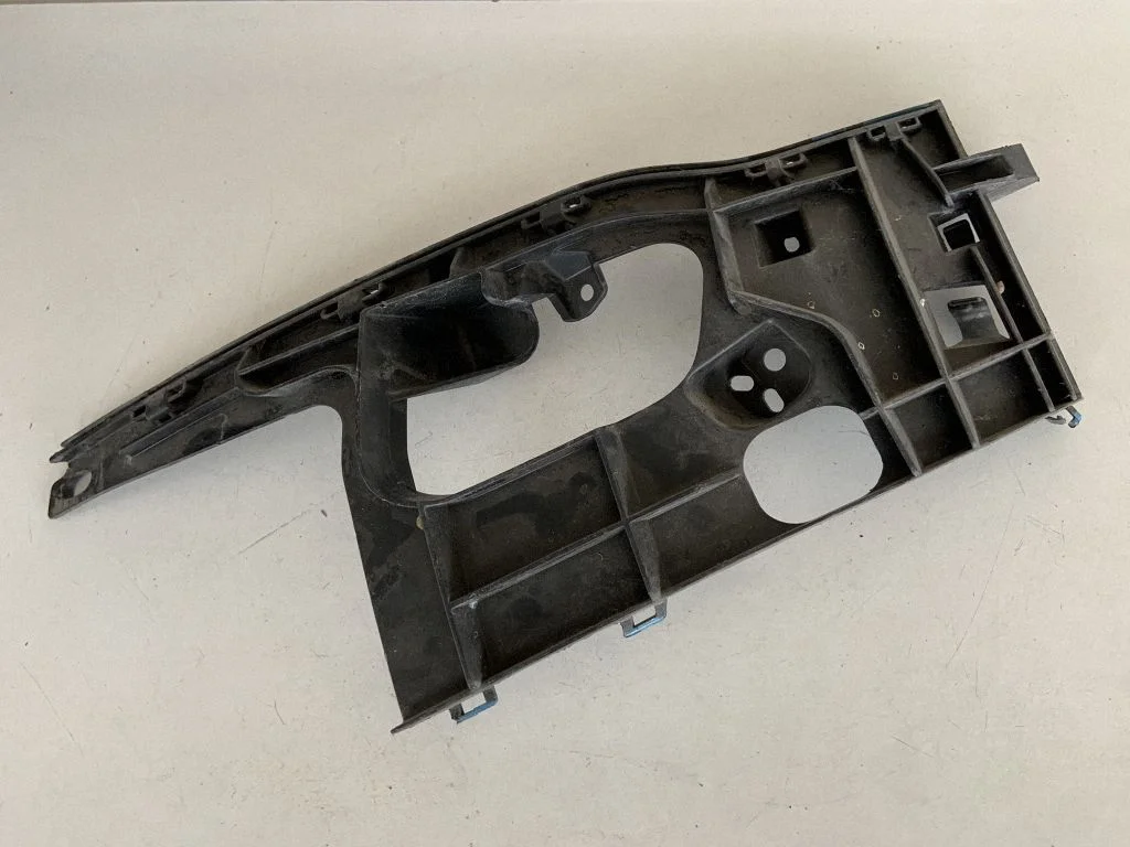 Esistange kinnitusklamber – Audi A7 S7 4G (2011-2017)