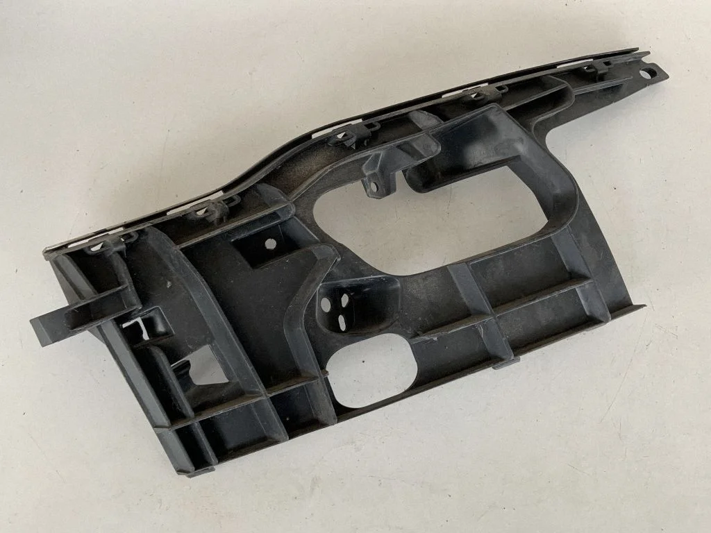 Esistange kinnitusklamber – Audi A7 S7 4G (2011-2017)