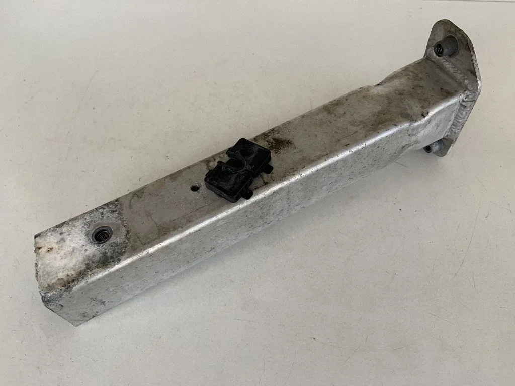 Front bumper mounting bracket 4H0806064E