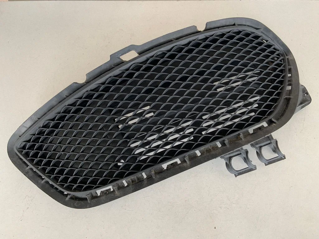Esistange alumine võre (kolmeosaline) – Mercedes-Benz CLA-klass C117 X117 W117 (2013-2019)