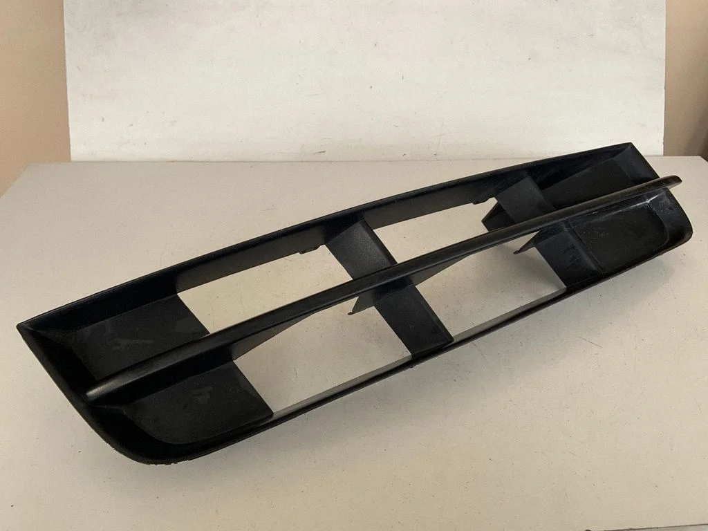 Front bumper lower grill 4L0807682B