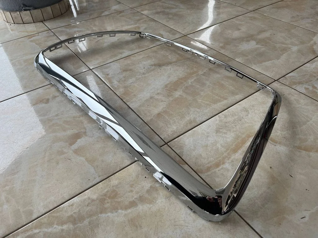 Front bumper upper radiator grill 8R0853651B