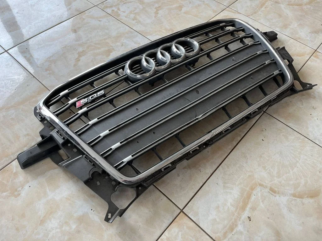 Front bumper upper radiator grill 8R0853651AD