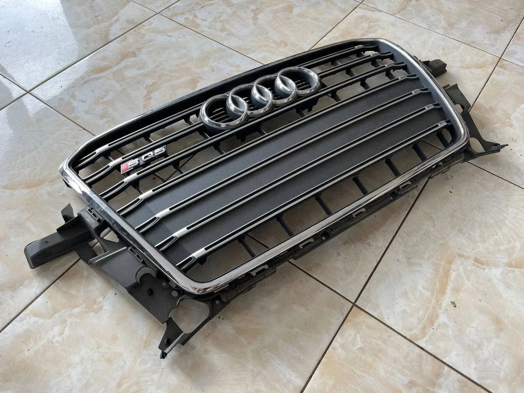 Front bumper upper radiator grill 8R0853651AD