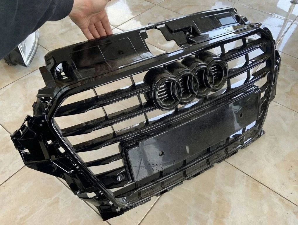 Esistange ülemine radiaatorivõre – Audi A3 S3 8V (2013-2019)