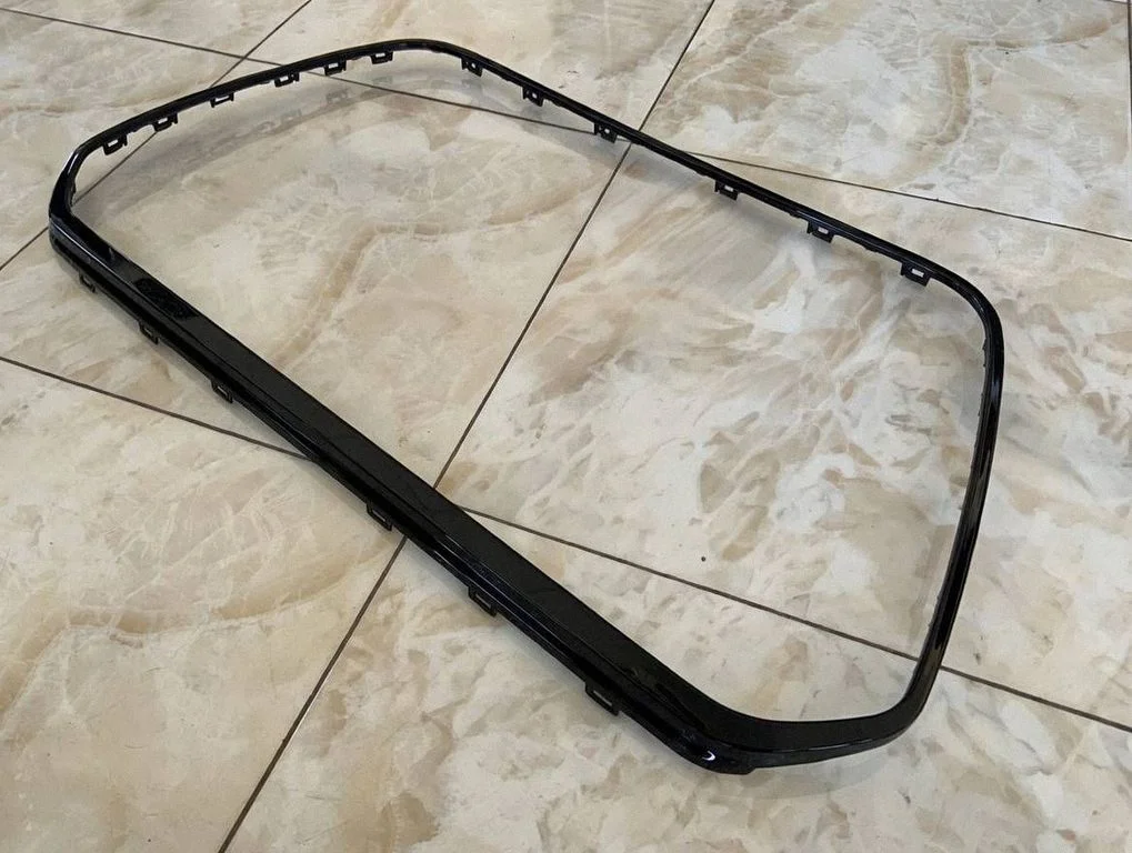 Front bumper upper radiator grill 4G0853651
