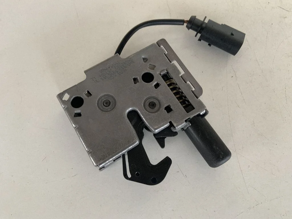 Engine bonnet/hood lock/catch – Audi A4 S4 B9 (2015-2019)