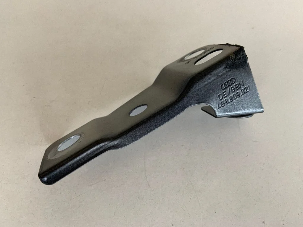 Poritiiva kinnitusklamber 4G8809321