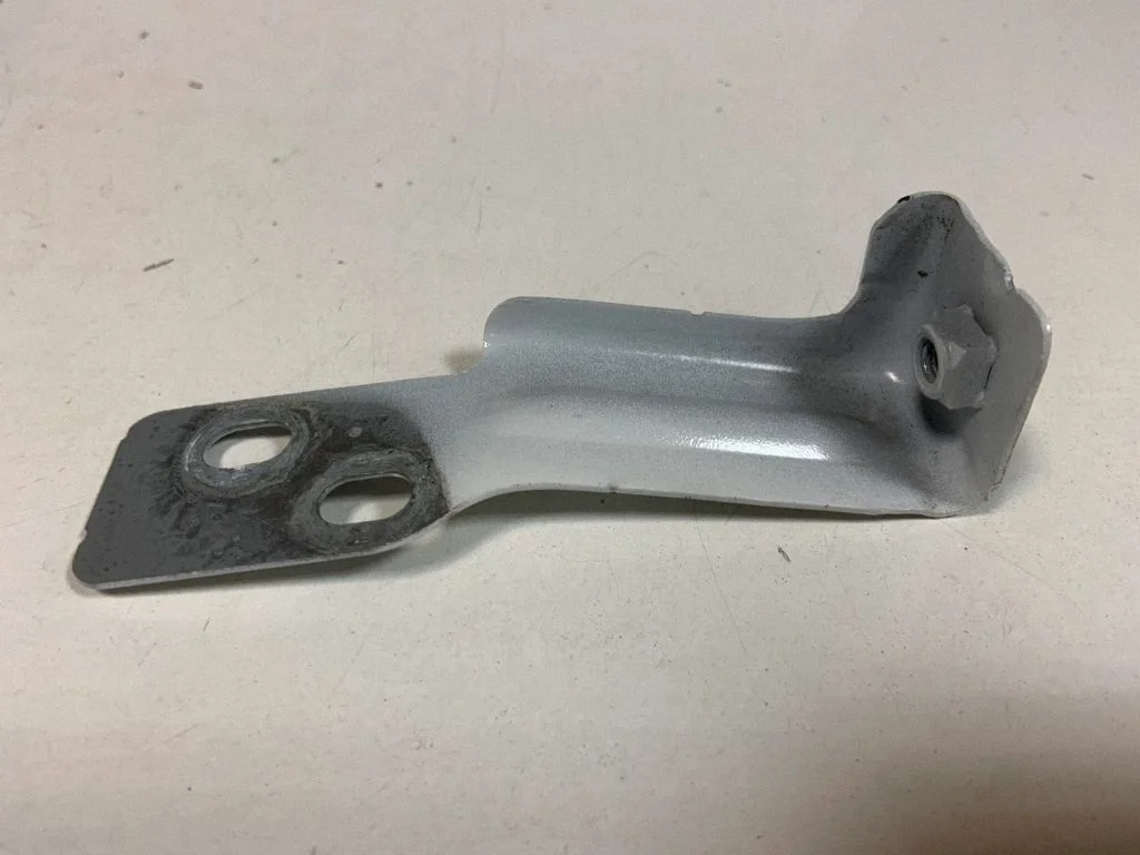 Poritiiva kinnitusklamber 80A821433A