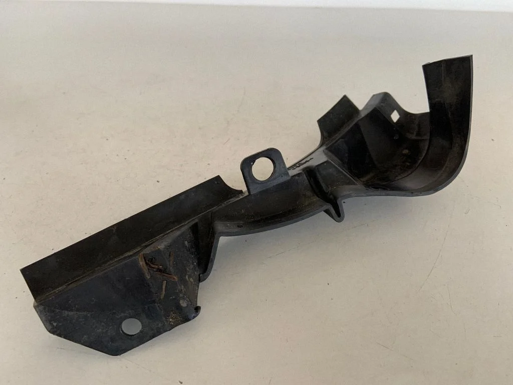 Fender mounting bracket 4G0805233