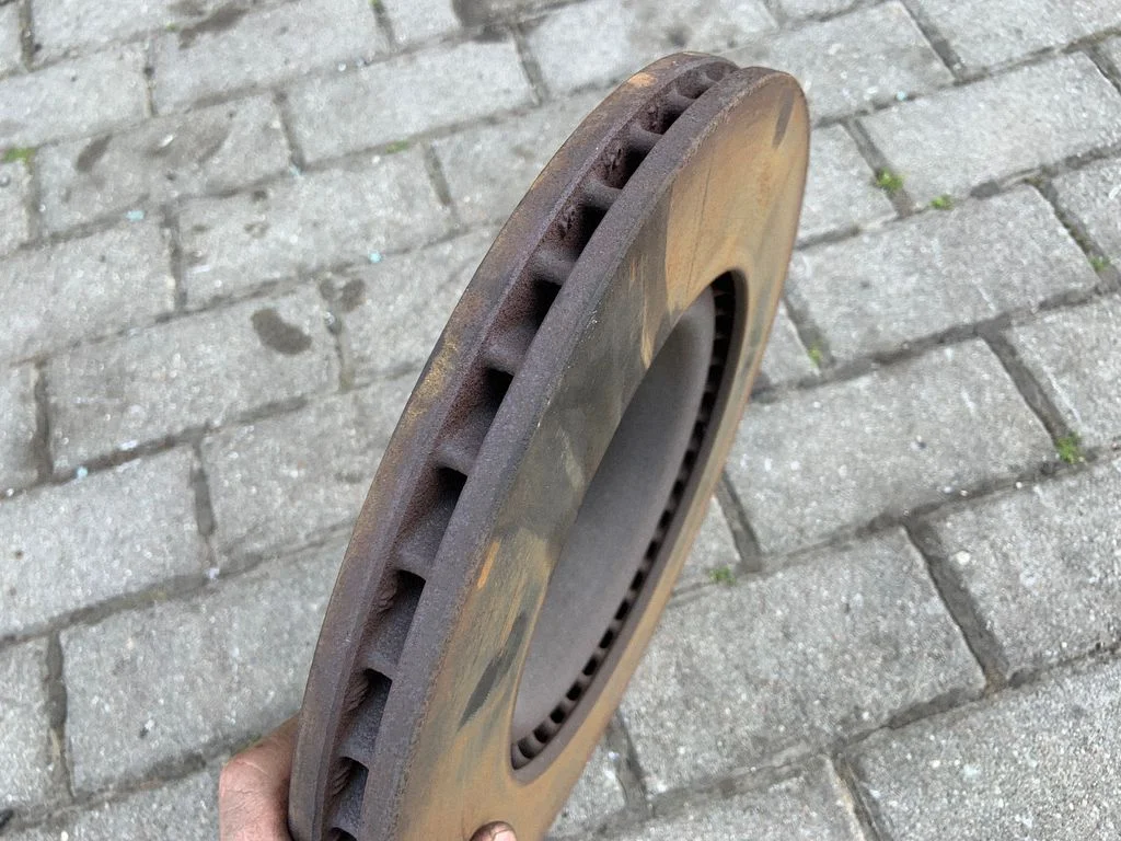 Priekšējais bremžu disks – priekšējā